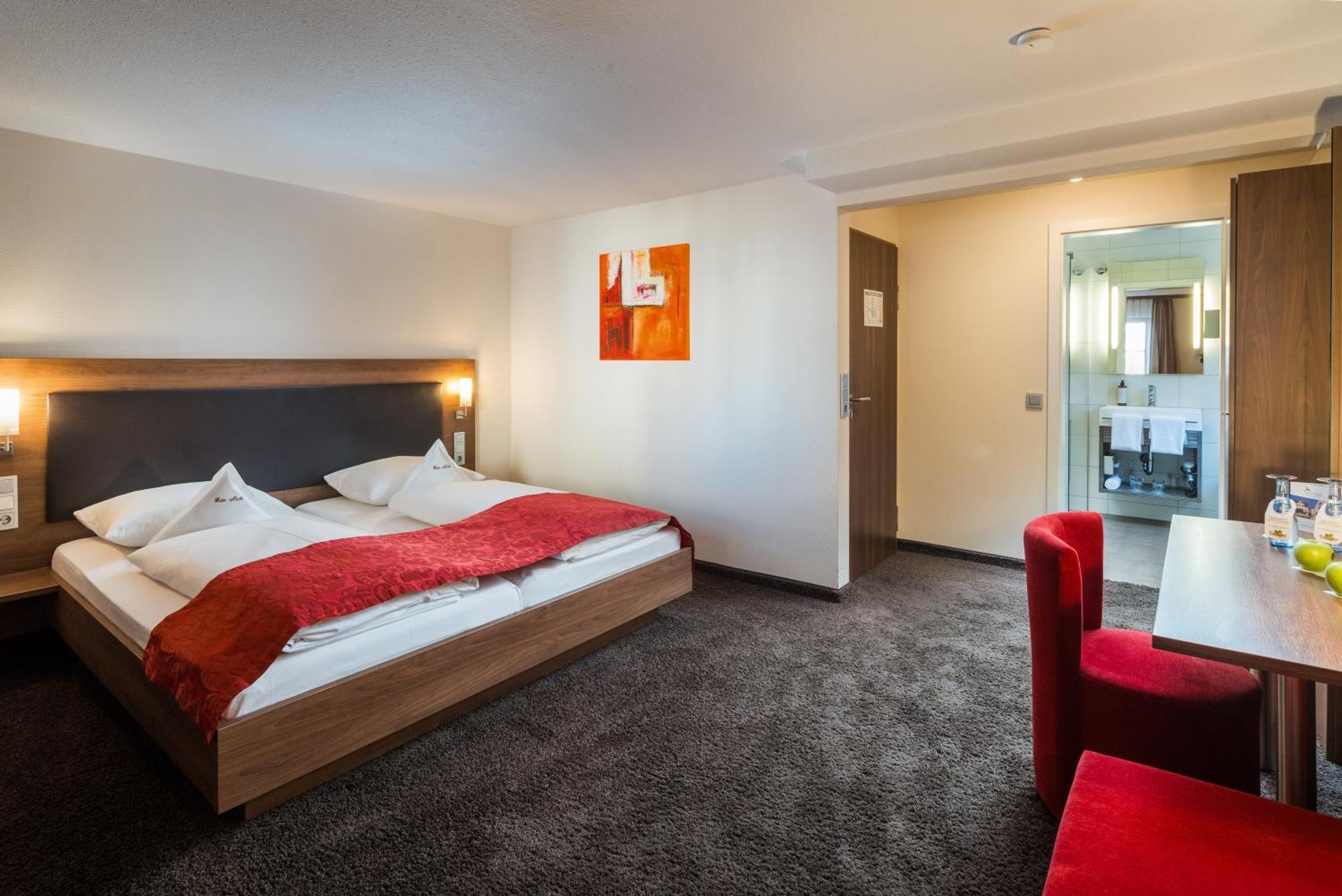 Hotel Schwanen Köngen エクステリア 写真