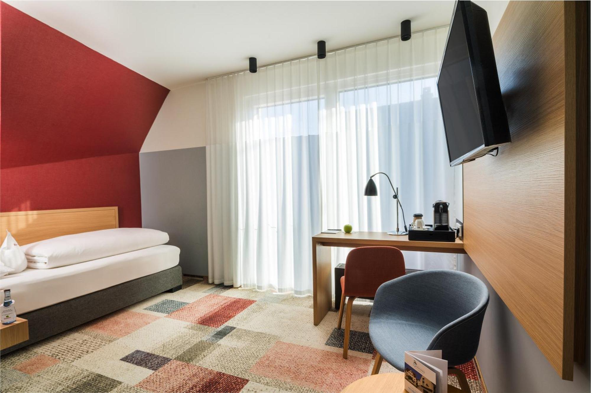 Hotel Schwanen Köngen エクステリア 写真