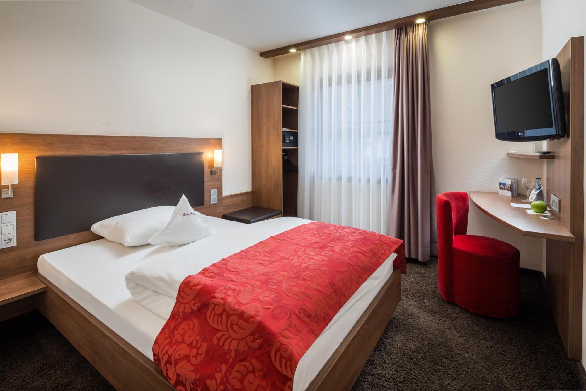 Hotel Schwanen Köngen エクステリア 写真