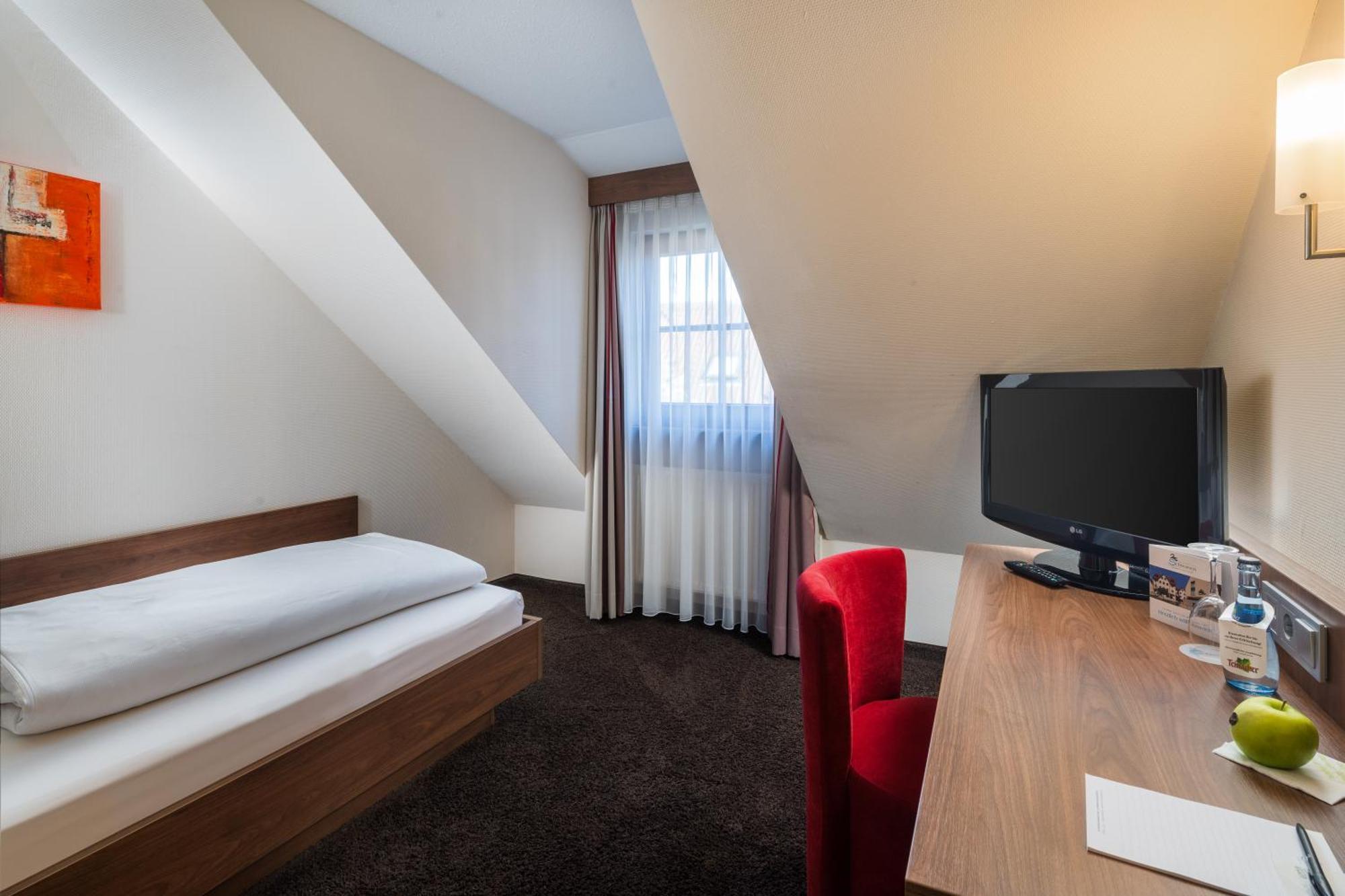 Hotel Schwanen Köngen エクステリア 写真