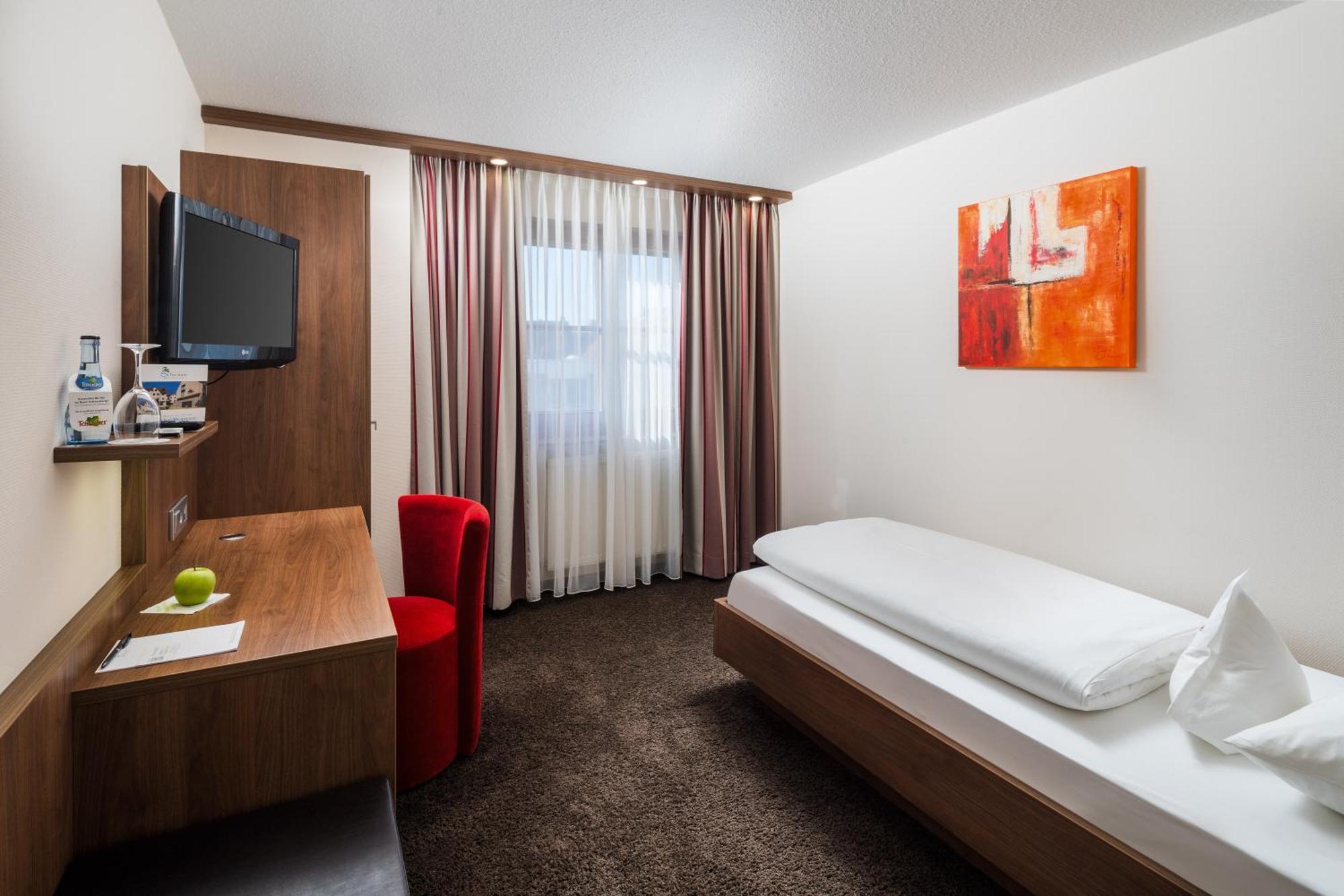 Hotel Schwanen Köngen エクステリア 写真