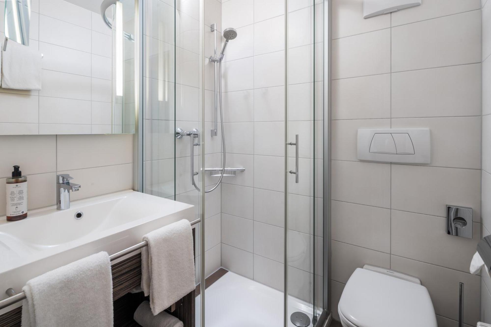 Hotel Schwanen Köngen エクステリア 写真