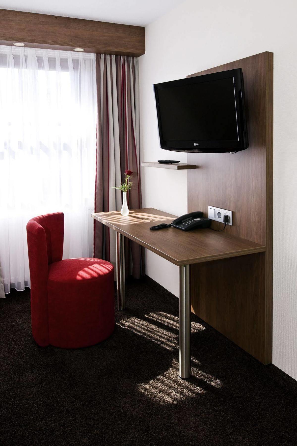 Hotel Schwanen Köngen エクステリア 写真