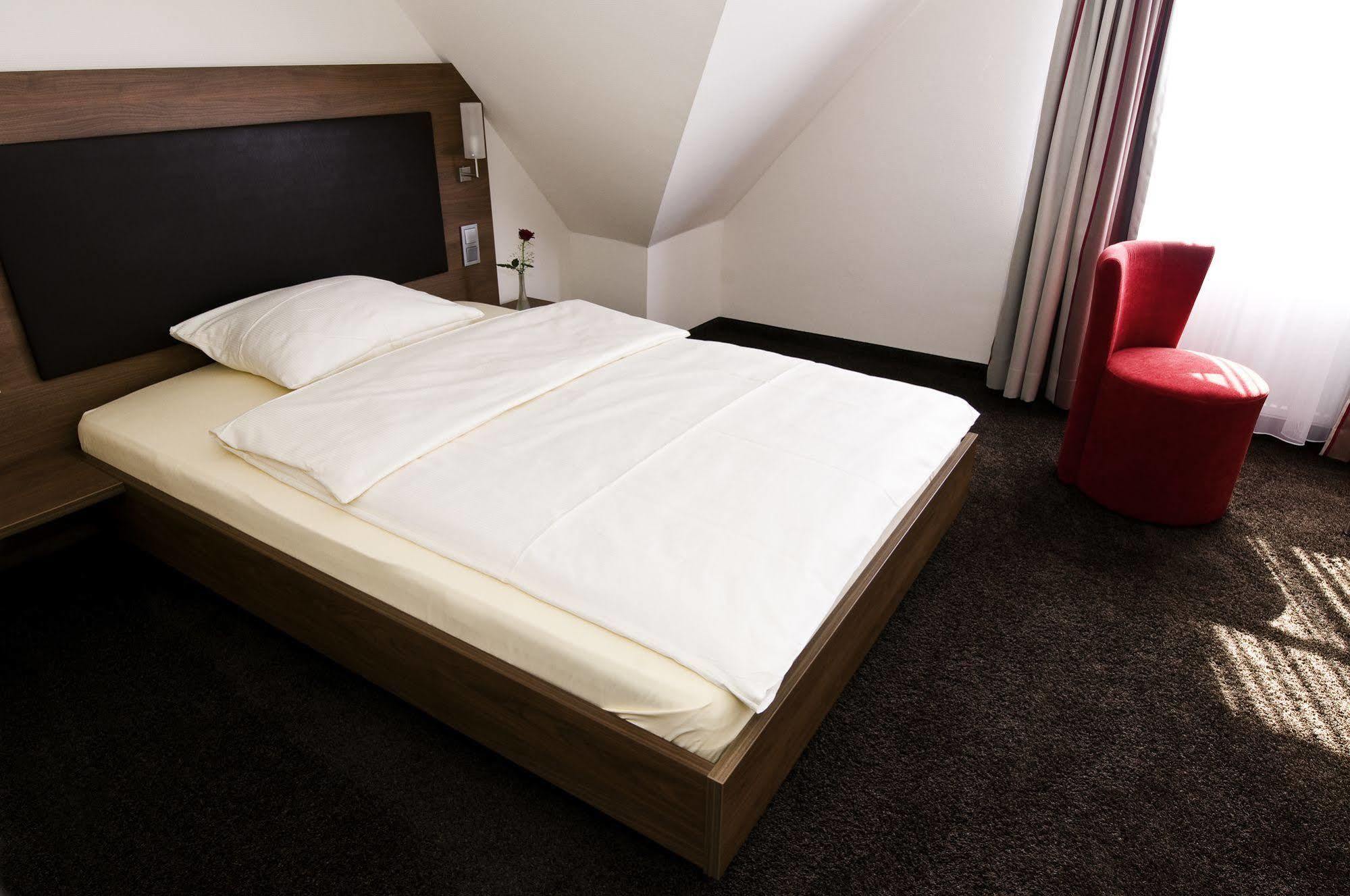 Hotel Schwanen Köngen エクステリア 写真