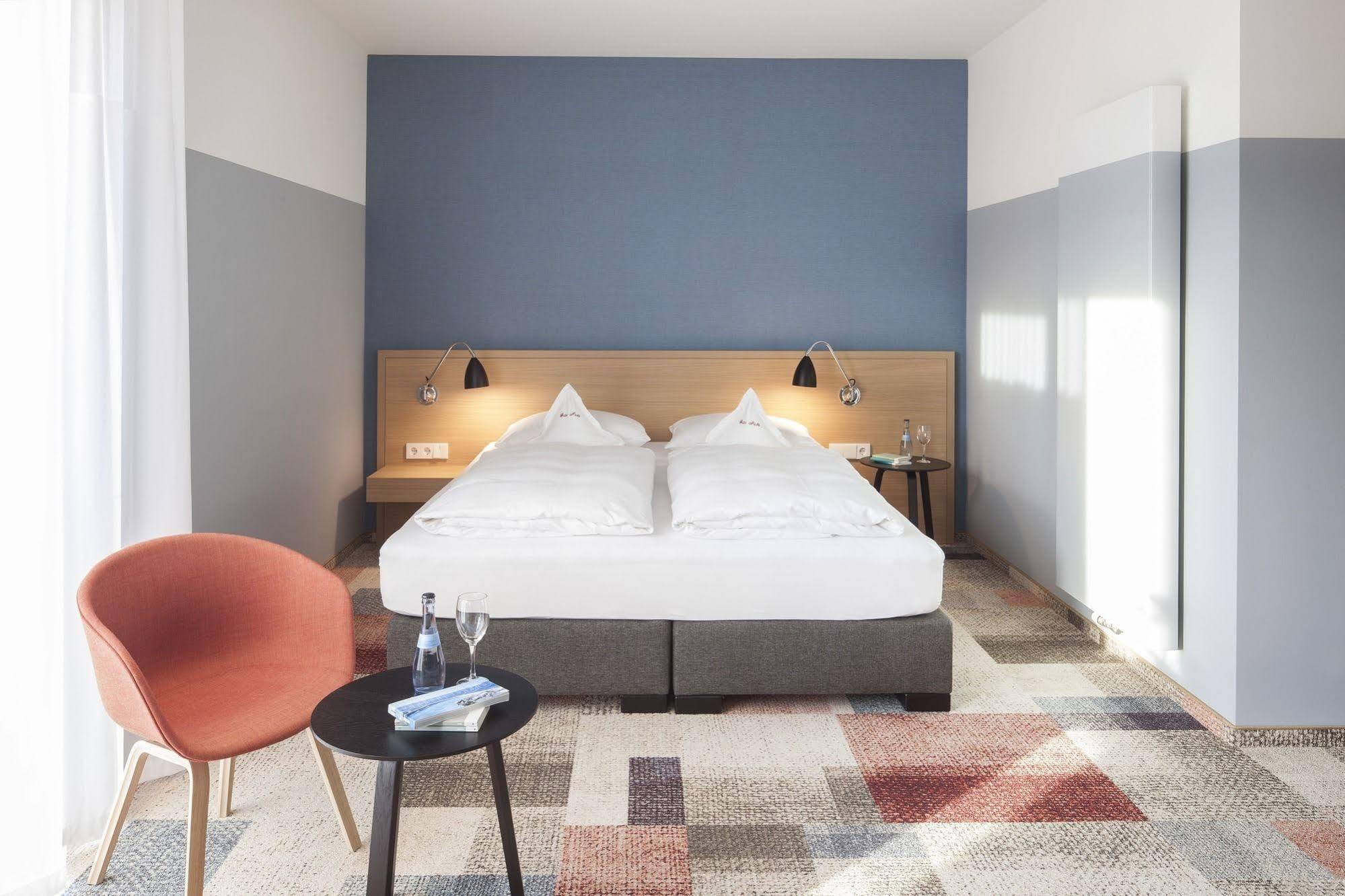 Hotel Schwanen Köngen エクステリア 写真